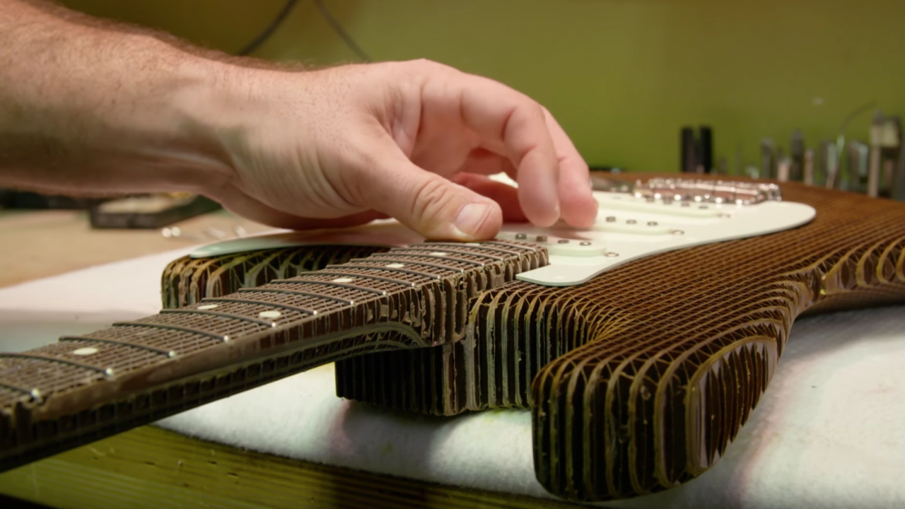 Cardboard Guitar Stratocaster Fender : Cardboard Chaos